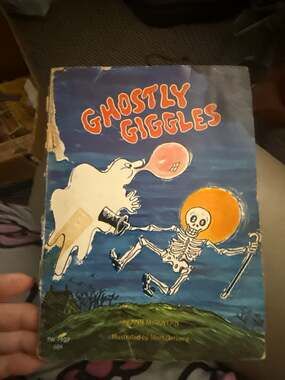 Vintage 1972 Ghostly Giggles Scholastic Paperback by Ann McGovern